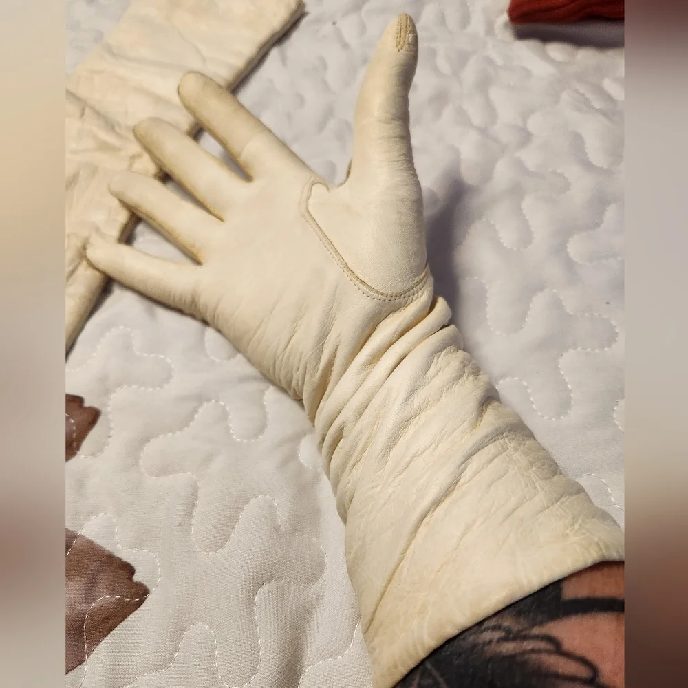 Vintage Cream Leather Gloves